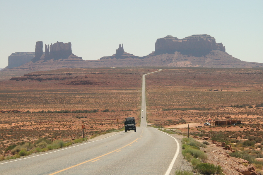 Mit dem Land Rover Defender durch das Monument Valley